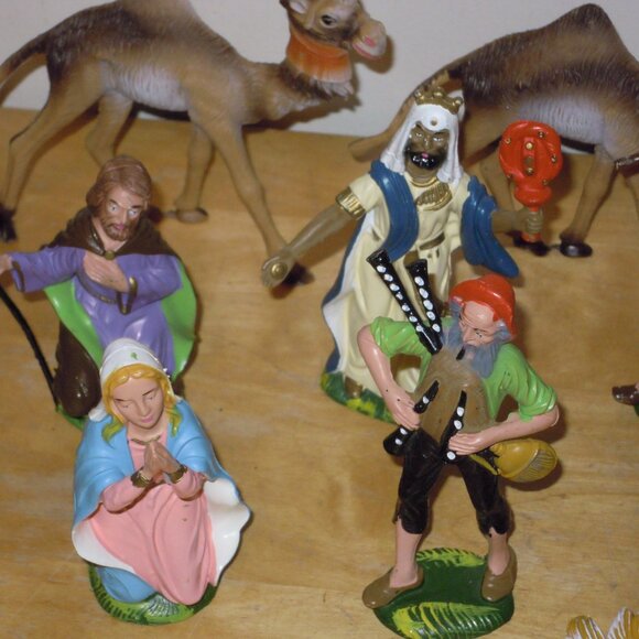 Vintage 12 Pc Hand Painted Italy Nativity Set 5" Plastic Resin Figurines Animals - Picture 2 of 4
